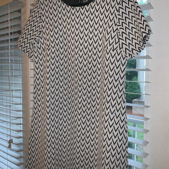 Geometric Print Dress - Picture 2 of 2